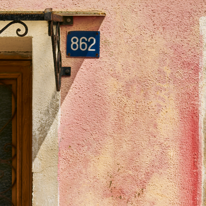 close up of venice building showing house number